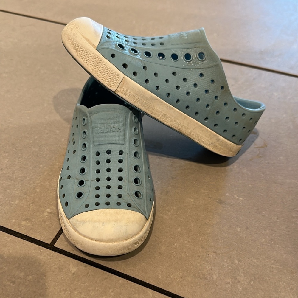 Size 9 baby blue natives